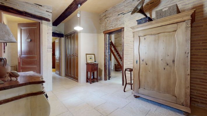 Detached Country House with Swimming Pool