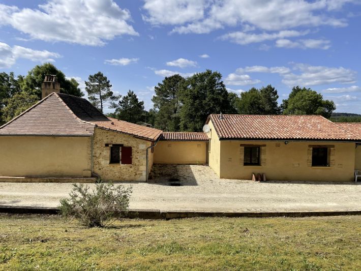 Detached Country House with Swimming Pool