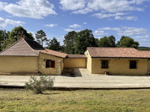 Detached Country House with Swimming Pool