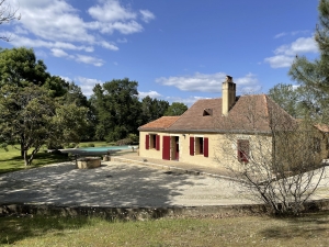 Detached Country House with Swimming Pool