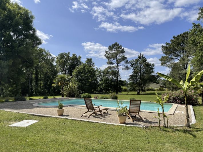 Detached Country House with Swimming Pool
