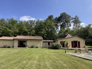 Detached Country House with Swimming Pool