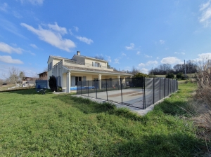 Detached Country House with Swimming Pool and Landscaped Garden