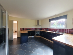 Detached Country House with Swimming Pool and Landscaped Garden