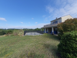 Detached Country House with Swimming Pool and Landscaped Garden