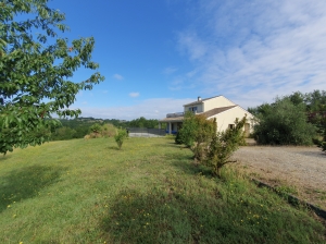Detached Country House with Swimming Pool and Landscaped Garden