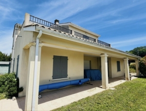 Detached Country House with Swimming Pool and Landscaped Garden