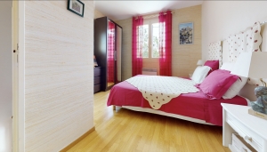 Stunning Property wIth Lovely Pool in Great Location