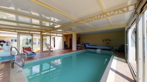 Contemporary Detached House with Swimming Pool