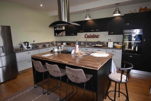 Detached Country House with Swimming Pool and Landscaped Garden