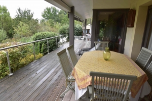 Detached Country House with Swimming Pool and Landscaped Garden