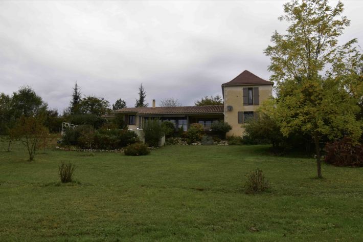 Detached Country House with Swimming Pool and Landscaped Garden