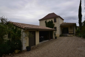 Detached Country House with Swimming Pool and Landscaped Garden