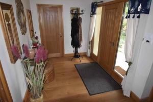 Detached Country House with Swimming Pool and Landscaped Garden
