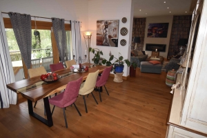 Detached Country House with Swimming Pool and Landscaped Garden