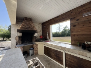 Contemporary Detached House with Pool