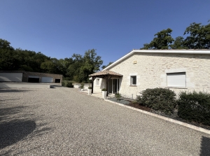 Contemporary Detached House with Pool