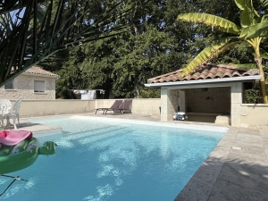 Contemporary Detached House with Pool