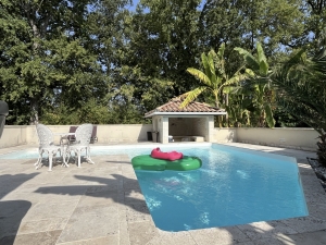 Contemporary Detached House with Pool