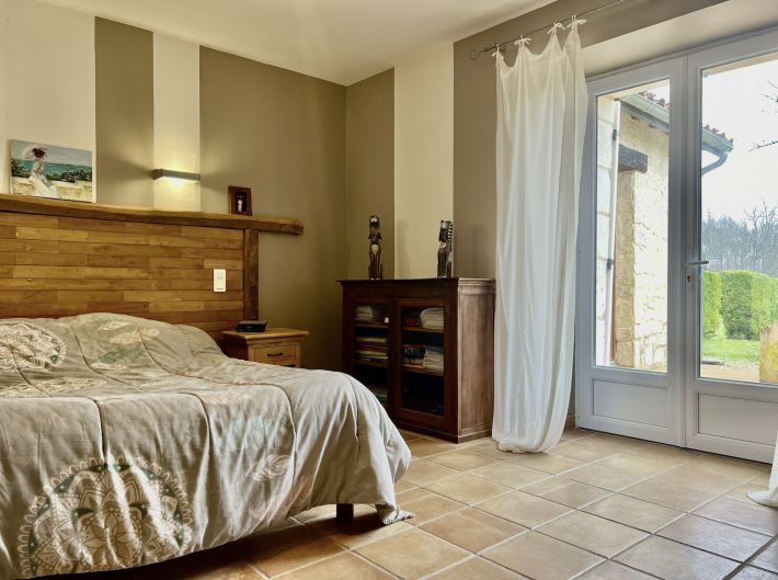 Main House with Guest Gite, Swimming Pool ad Land