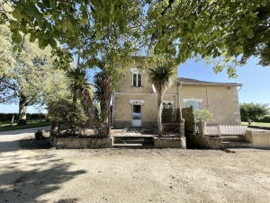 Large House in the middle of the Vineyards with Views
