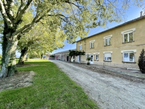 Large House in the middle of the Vineyards with Views
