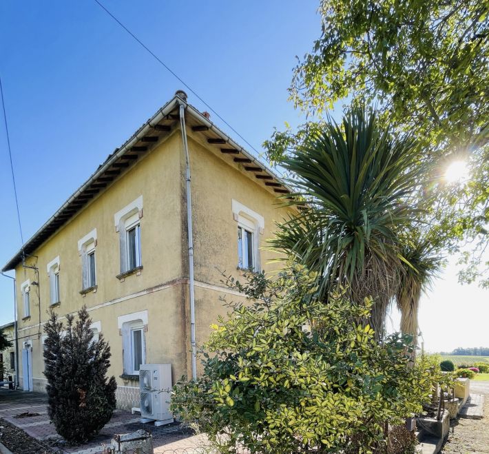 Large House in the middle of the Vineyards with Views