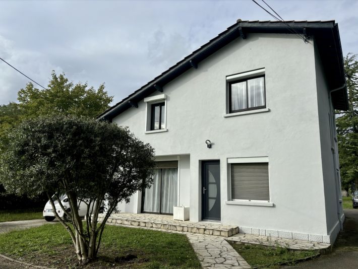 Detached Country House with Outbuildings