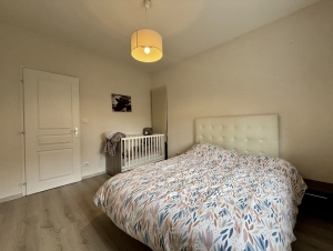 Modern Detached House with Garden