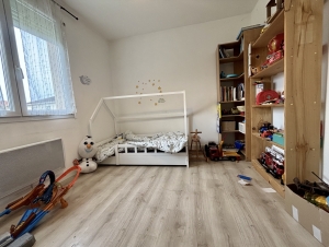 Modern Detached House with Garden