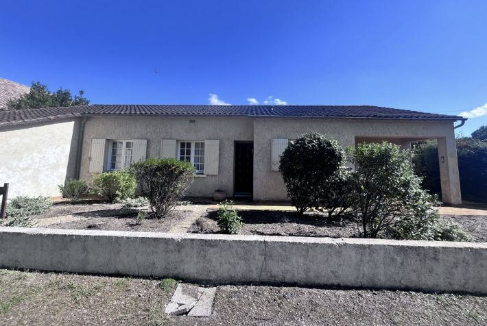 Detached Bungalow with Garden, Great Location