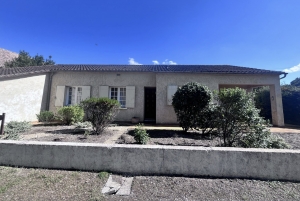 Detached Bungalow with Garden, Great Location
