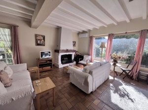 Detached Bungalow with Garden, Great Location