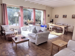 Detached Bungalow with Garden, Great Location