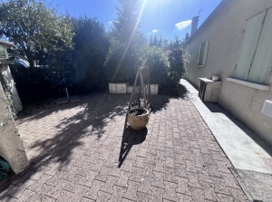 Detached Bungalow with Garden, Great Location