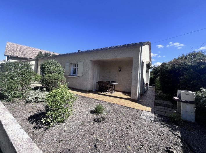 Detached Bungalow with Garden, Great Location