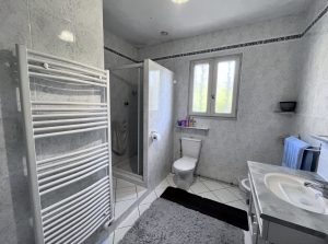 Detached Bungalow with Garden, Great Location