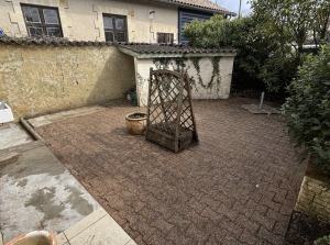 Detached Bungalow with Garden, Great Location