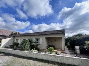 Detached Bungalow with Garden, Great Location