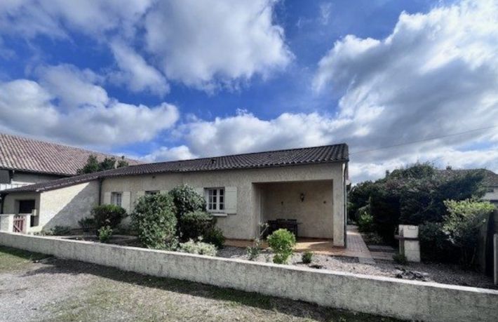 Detached Bungalow with Garden, Great Location