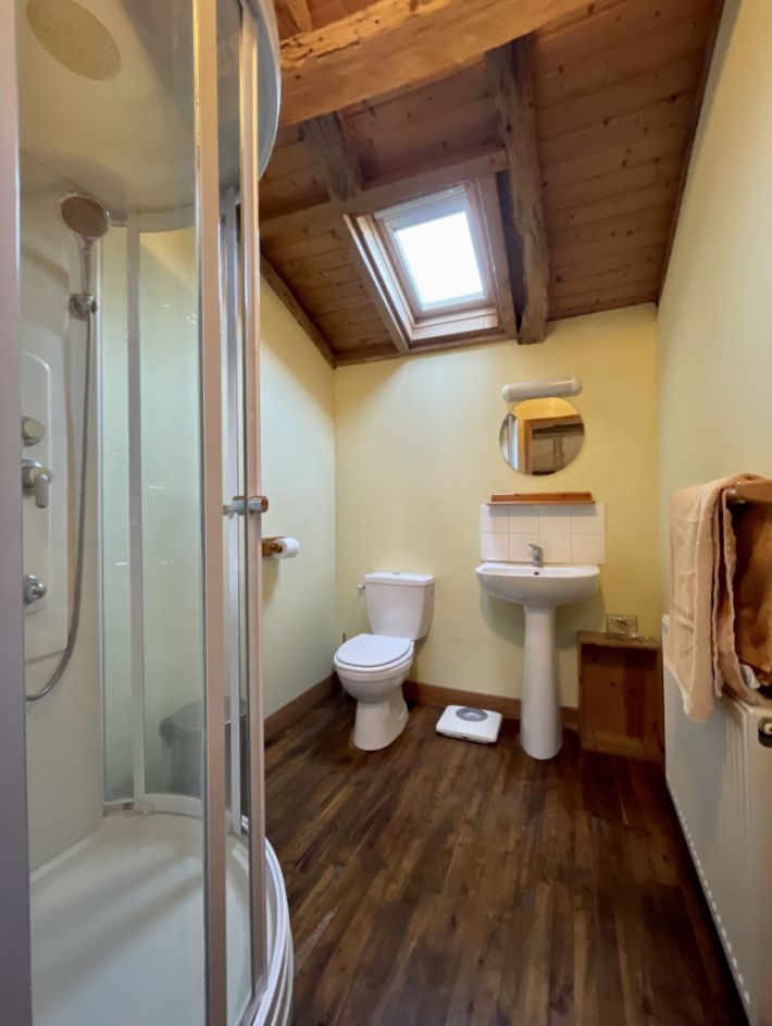 Detached Villa with Pool and Landscaped Garden