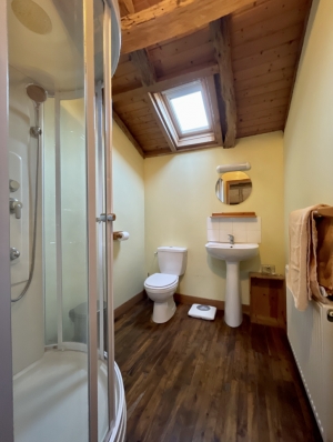 Detached Villa with Pool and Landscaped Garden