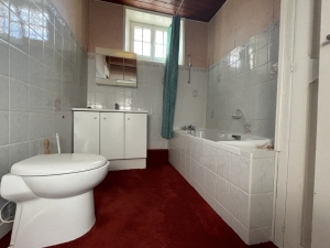 Detached Villa with Pool and Landscaped Garden