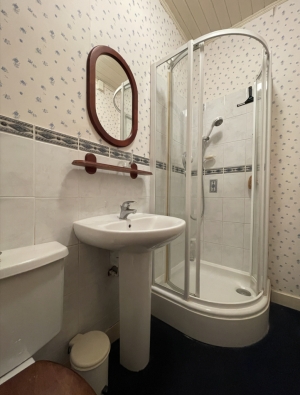 Detached Villa with Pool and Landscaped Garden