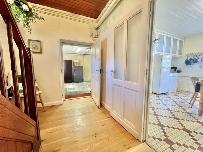 Detached Villa with Pool and Landscaped Garden