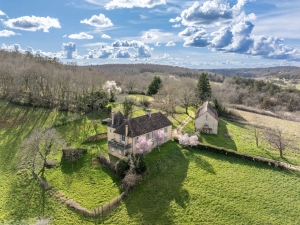 Beautiful Main House, Guest Cottage in 25 Hectares