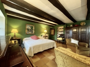 Beautiful Main House, Guest Cottage in 25 Hectares