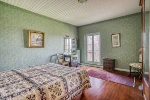 Beautiful Main House, Guest Cottage in 25 Hectares