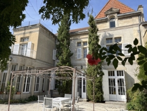Prestige Property with Pool in Superb Location