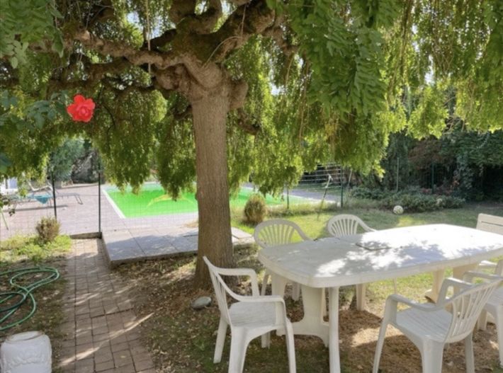 Prestige Property with Pool in Superb Location